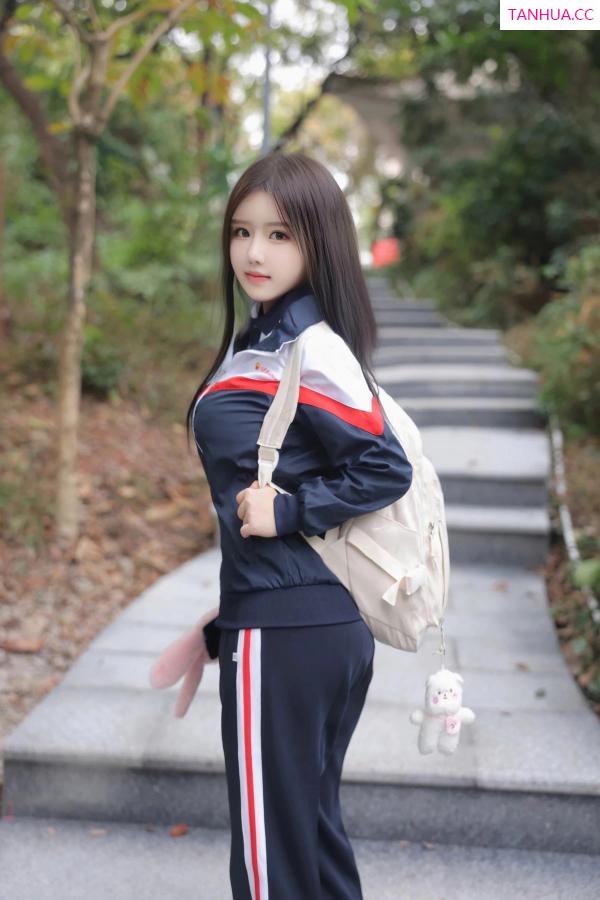   [XiuRen]高清写真图 2024.04.02 No.8335 小薯条nienie 美臀性感第12张图片